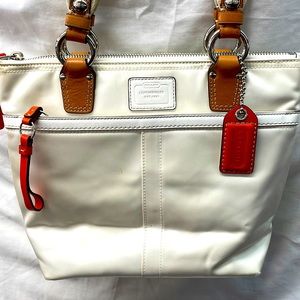 Coach white leather 4pocket handbag sz 11.5x9x4